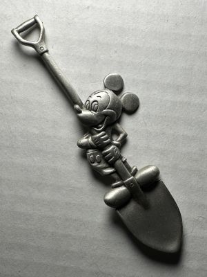 Disney - Mickey Mouse and Shovel 
Pewter
