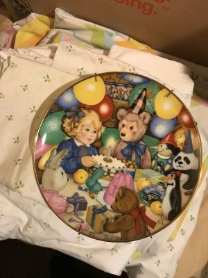 IMG_0753
The Carol Lawson, Limited Edition, 1986 Teddy’s Birthday Party Display Plate Estimated Value 10.00
