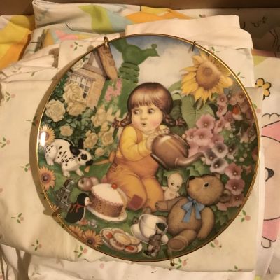 IMG_0756
FRANKLIN MINT Collectible Plate "Teatime Surprise" 1983 CAROL LAWSON Estimated Value 8.00
