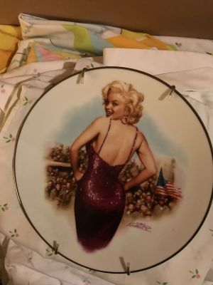 IMG_0768
Collectors Plate Marilyn Monroe in Red Sparkle Dress Numbered M. Monroe Plate Estimated Value 15.00

